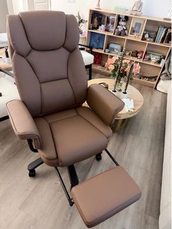 Ergonomic Executive Office Chair with Footrest – Brown – Excellent Condition