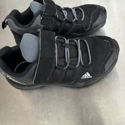 Kids Adidas Terrex hiking Shoes Size 11 