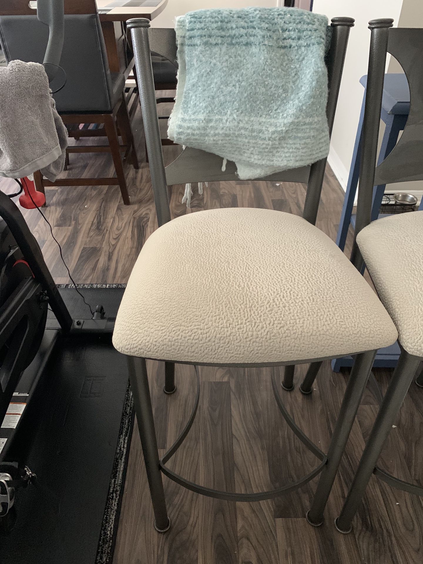 Medium high - bar chair/breakfast bar chairs