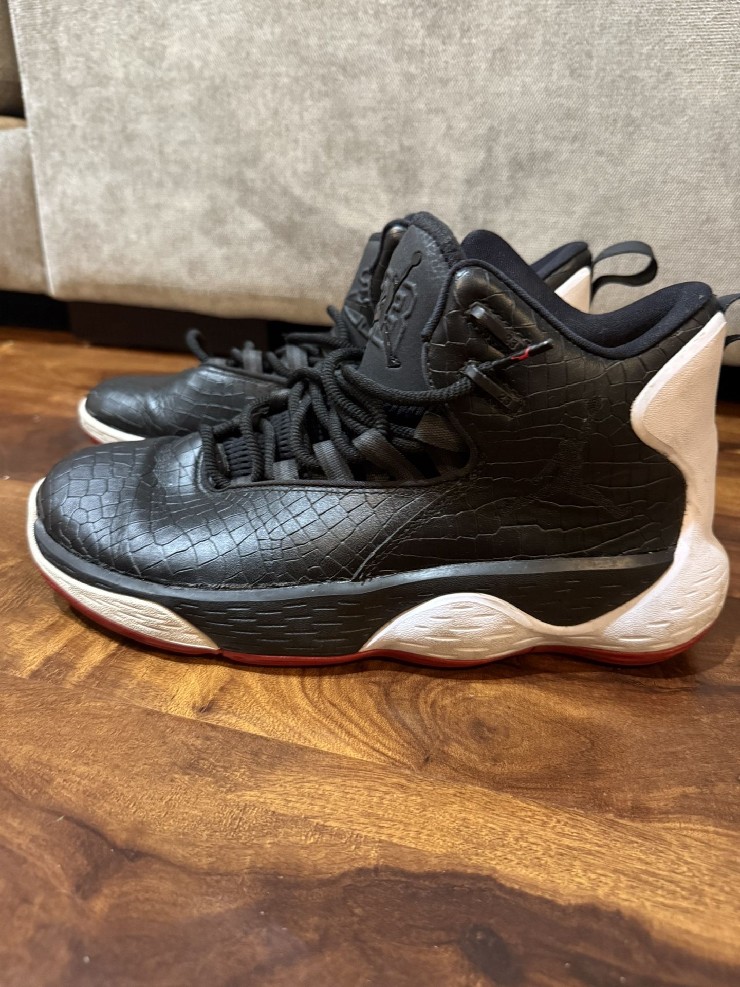 Nike Jordan https://offerup.com/redirect/?o=U3VwZXIuRmx5 2017 – Black/White – Men’s Size 9
