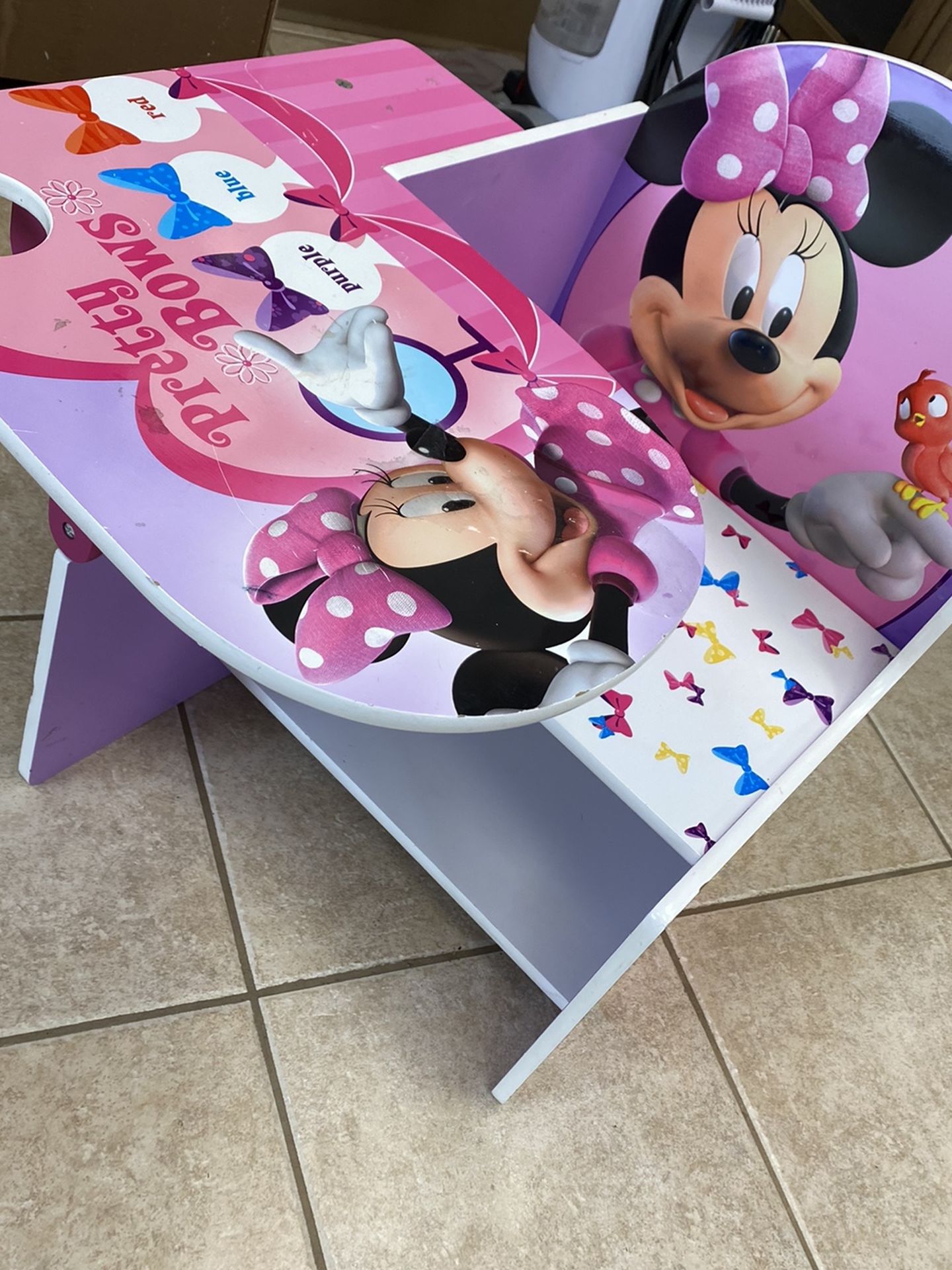 JA65 Minnie Mouse Toddler Desk