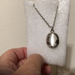 CAT’S EYE NECKLACE 