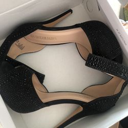 High heels Size 8 1/2 NEVER WORN