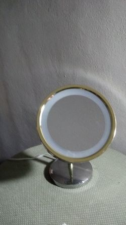 Makeup mirror (lighted & Magnified)