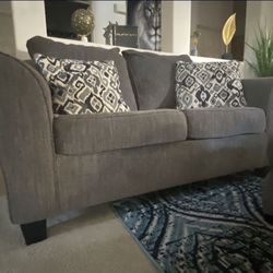 Sofa & loveseat 
