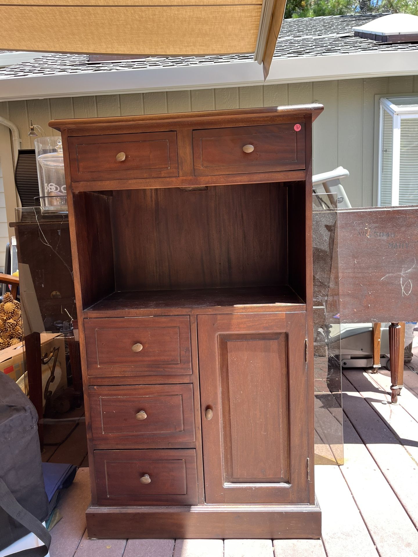 Shelf/cabinet/bar
