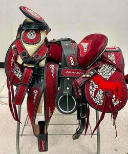 Montura charra bordada