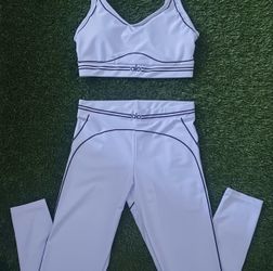 Alo Yoga Sports Bra and Leggings Set