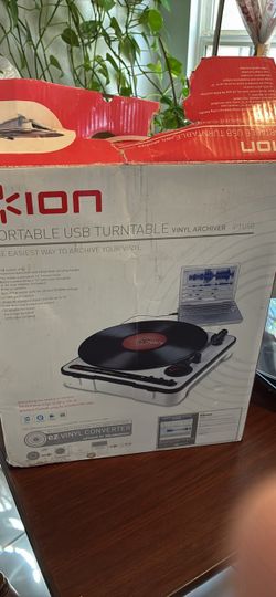 ION Portable USB Turntable Vinyl Archiver iPTUSB