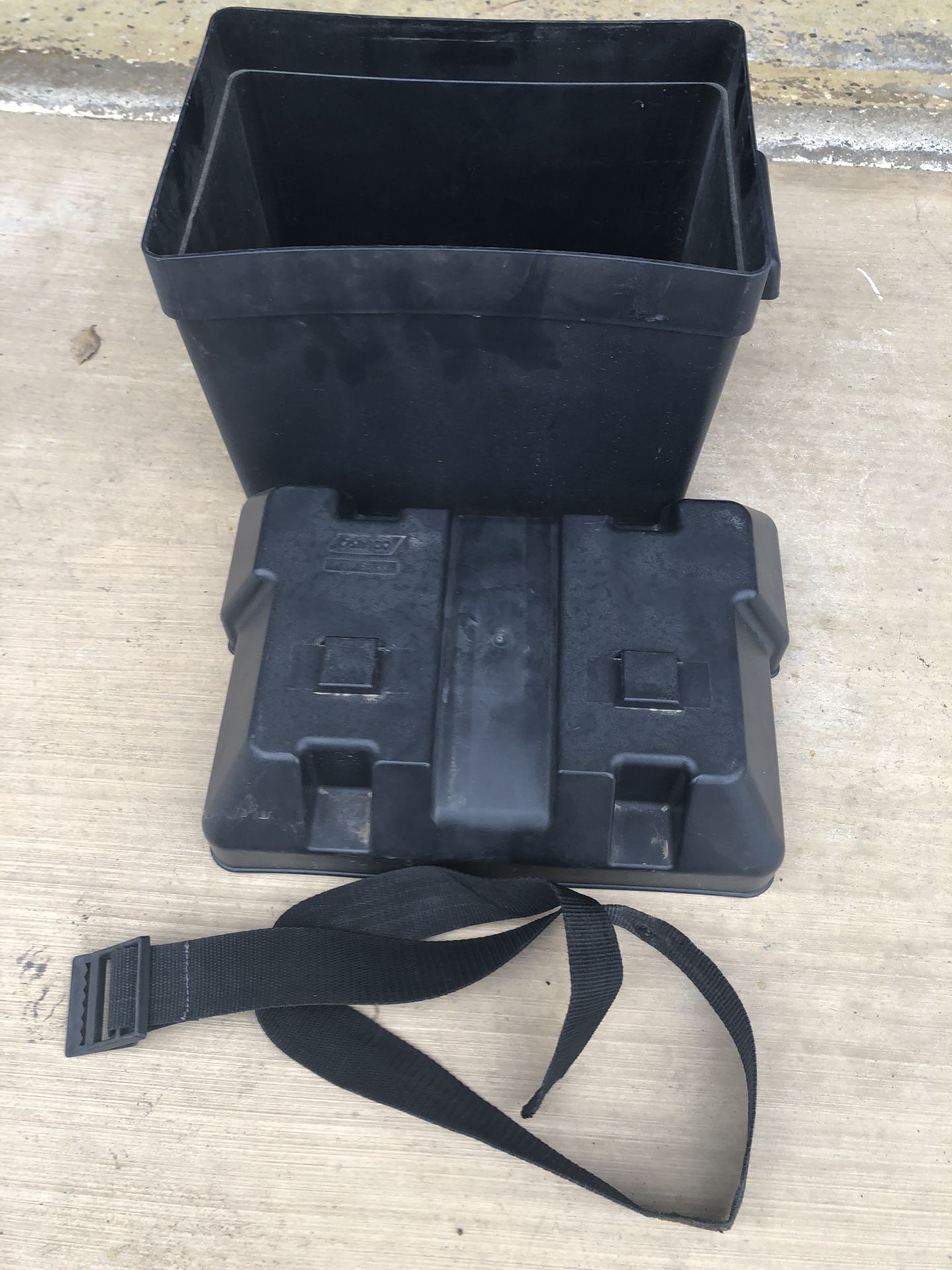 Camco battery box