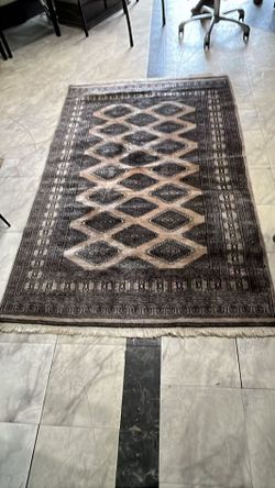 Tribal / Geometric Oriental Area Rug – $300 📦 Florida
