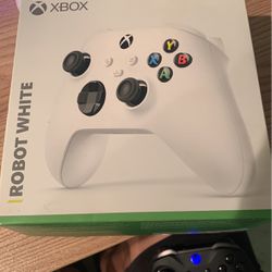 Xbox One Controllers and Battery Pack