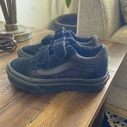KIDS OLD SKOOL VANS SHOE (size 11.0)