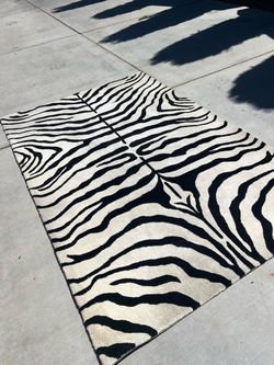 Zebra Print Area Rug! 5x7’
