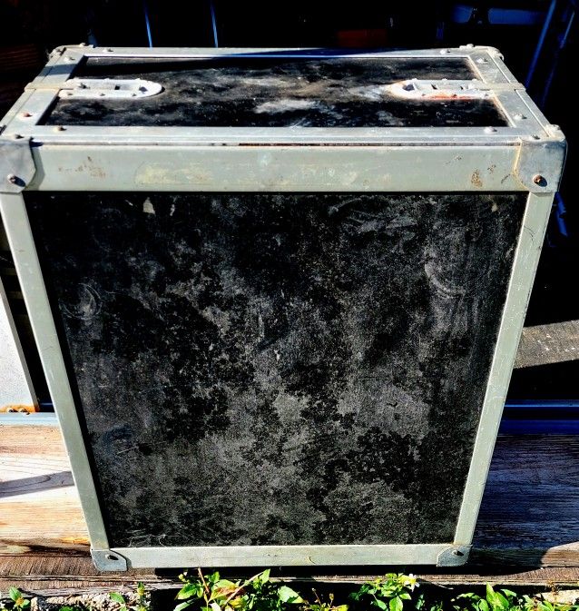 Case
Circa 1985, no brand name Listed