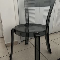 I am selling plastic IKEA chair