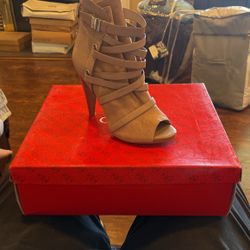 Guess Candie Beige leather peep toe booties/heels
