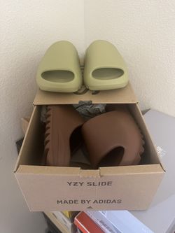 Yeezy Slides - Resin and Flax Size 5