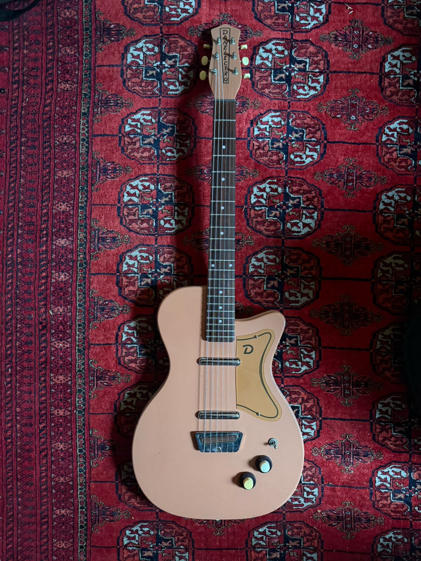 Danelectro 56 U-2 Reissue Coral