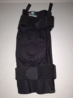 Wrap around knee brace