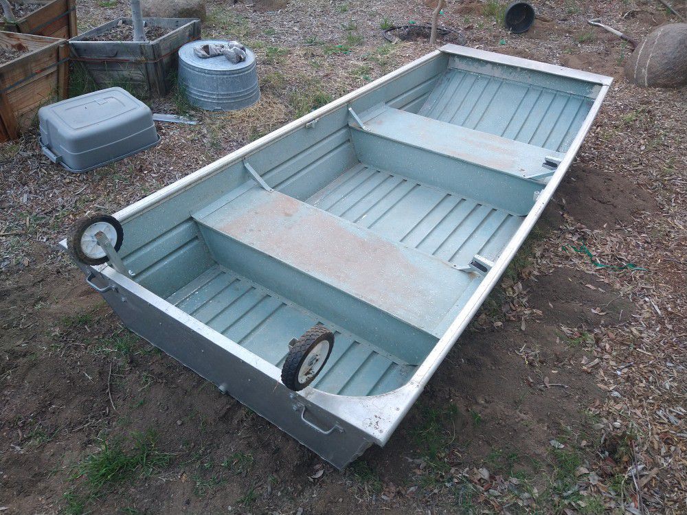 Aluminum Jon Boat Valco 10ft for Sale in Fallbrook, CA - OfferUp