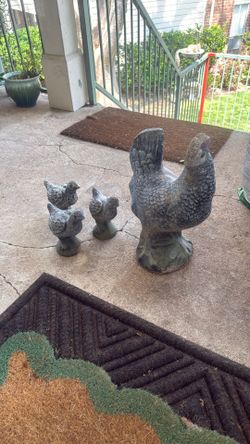 Outdoor garden decorative chicken