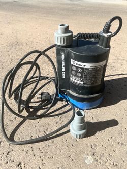 DEKO Submersible Water Pump – Like New
