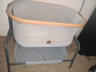 Maxi-Cosi Laura Bedside Bassinet