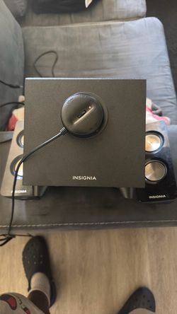 Insignia 2.1 Speaker System with Subwoofer