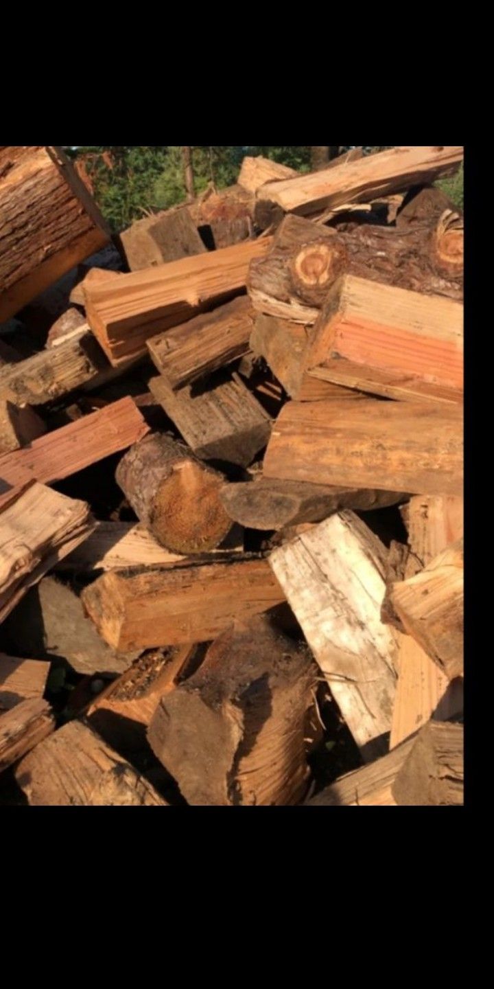 ~Firewood For Sale ~Mixed variety~ MAPLE ~ CEDAR & MORE~ All seasoned & Cut