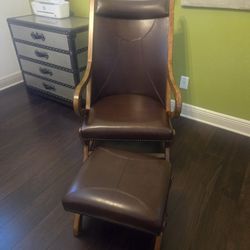 BROWN LEATHER CHAIR & MATCHING HASSOCK 
