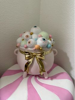 CUTE PINK HALLOWEEN CAULDRON DECOR PIECE