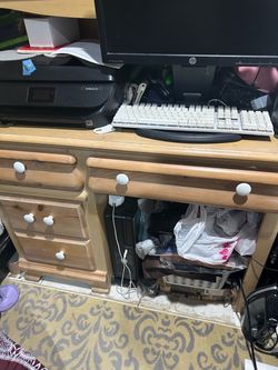 Computer desk used normal really good condition heavy desk