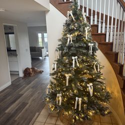 7’.5” FT Pre-lit Christmas Tree