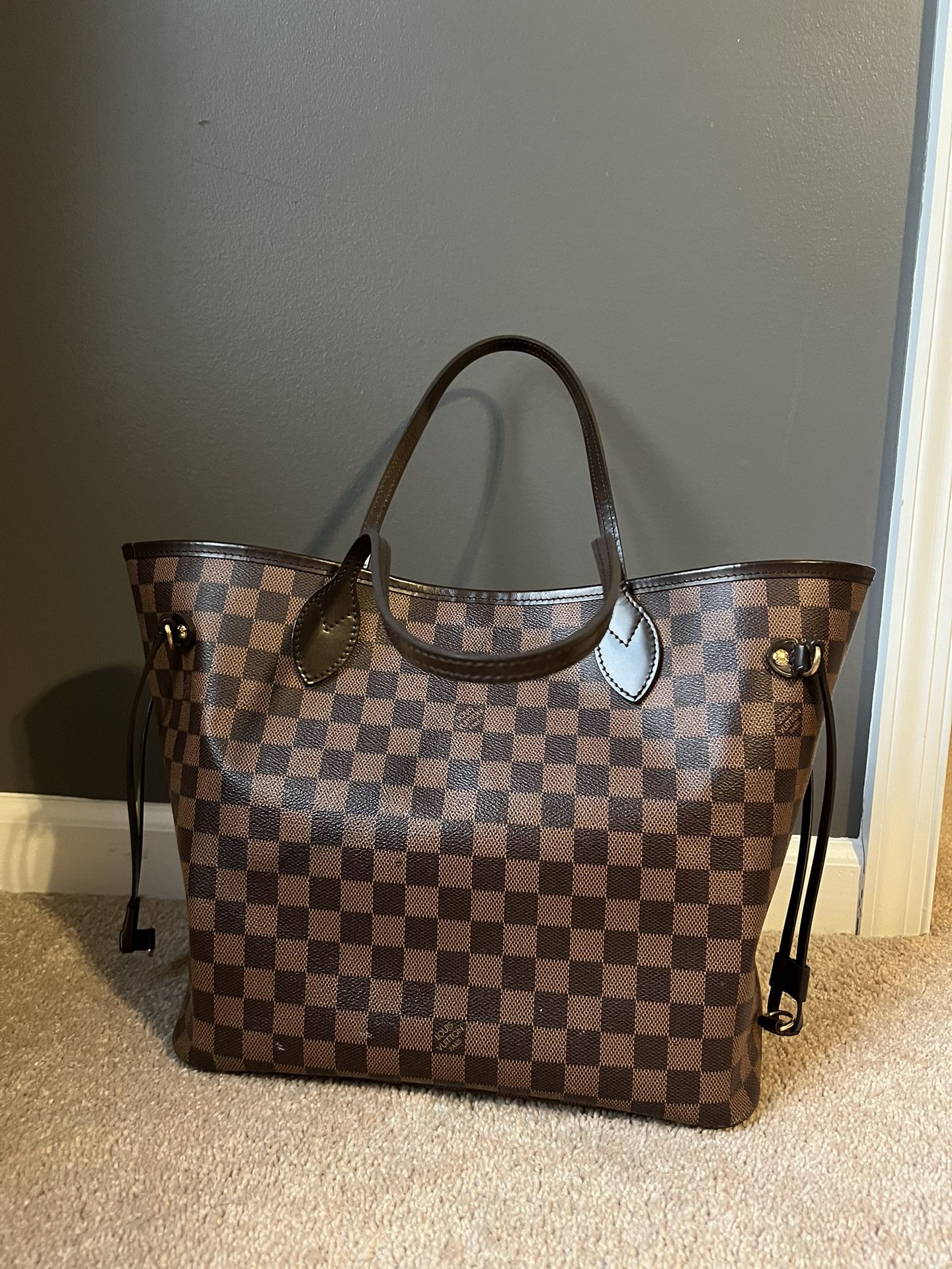 Louis Vuitton Neverfull Mm for Sale in Clarence Center, NY - OfferUp