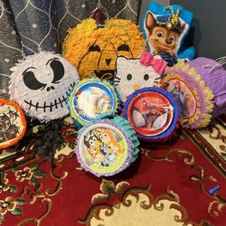 Piñatas pequeñas y medianas de un pie y de dos pies desde $25