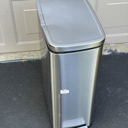 Garbage Can With Soft Close Lid