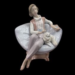 LLADRO A QUIET EVENING #6638 MINT YOUNG WOMAN WITH CAT