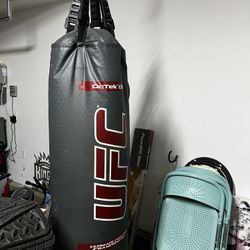 UFC PUNCHING BAG 100-110 Pounds 