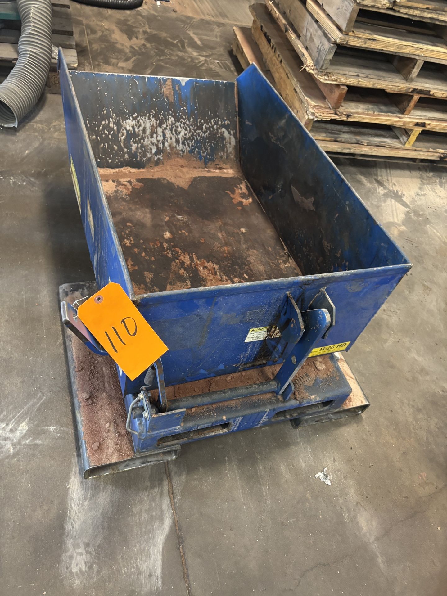 Forklift dump hopper