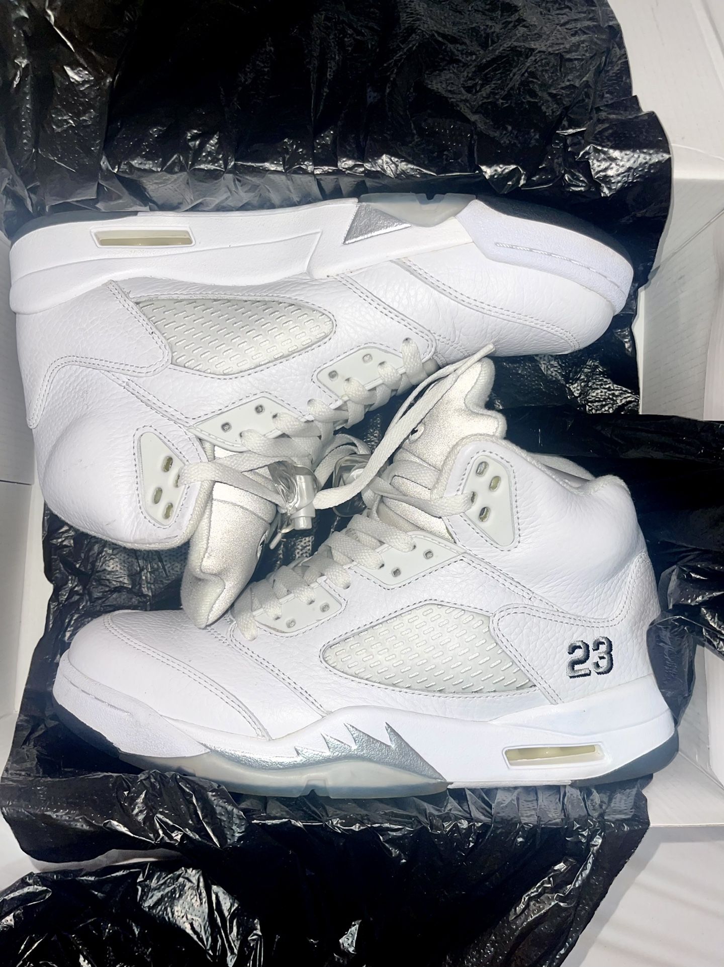 Air Jordan Retro 'Metallic White' 2015 Valued at to