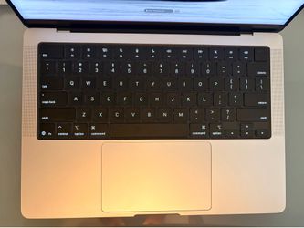 MacBook Pro 14” — Apple M5 (2025) — 16GB / 512GB — Like New, 20 Battery Cycles