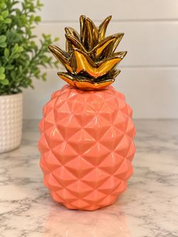 Pink Pineapple Décor