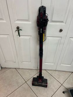 Shark cordless stick vacuum cleaner
