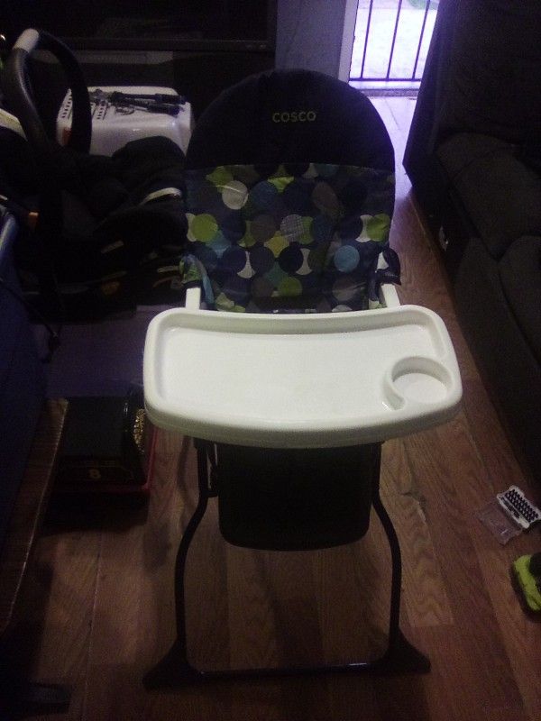 Cosco High Chair Like New In Excellent Condition 