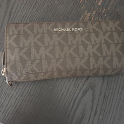 CARTERA ORIGINAL MK EN MUY BUENAS CONDICIONES 