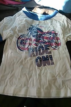 18 months, boys bundle raiders shirt is new..