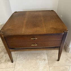 Vintage Mid Century Modern End Table with Drawer