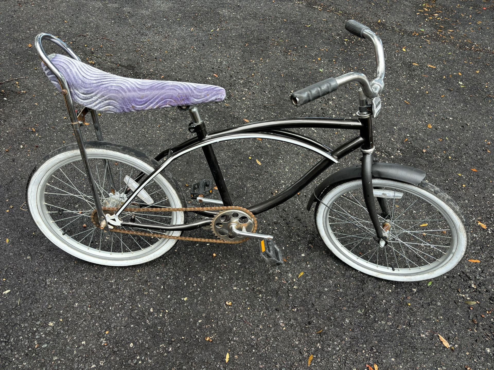 ANTIQUE SCHWINN BICYCLE 