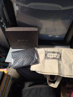 Gucci Microguccissima leather passport holder 